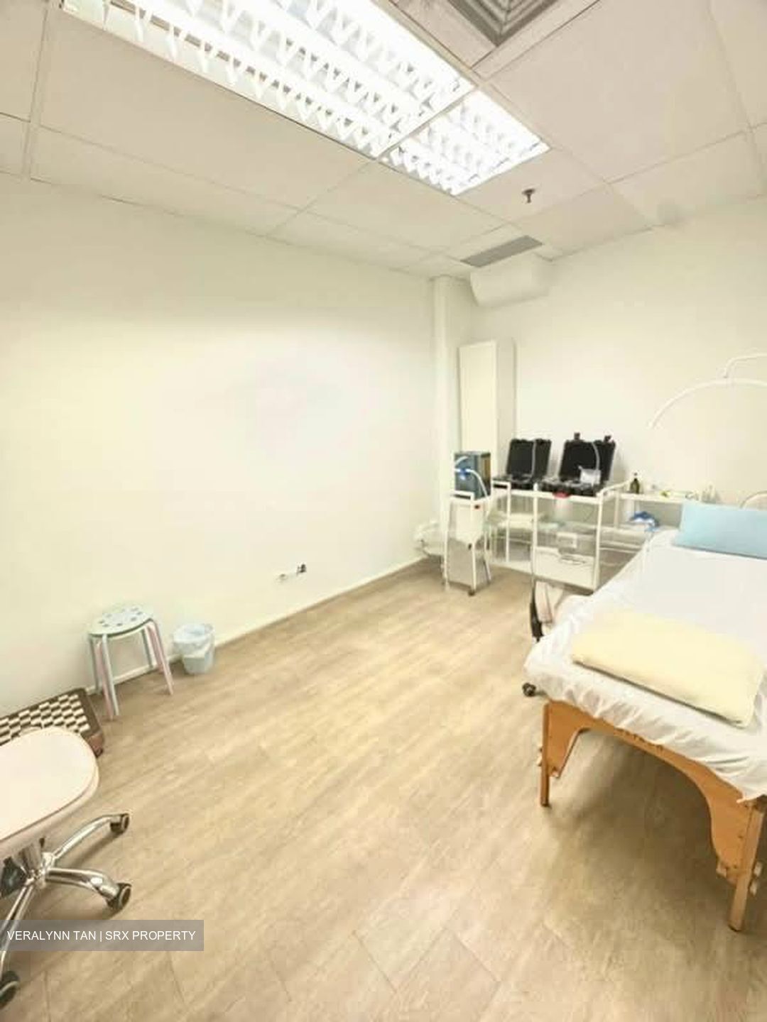 North Bridge Centre (D7), Office #537977151